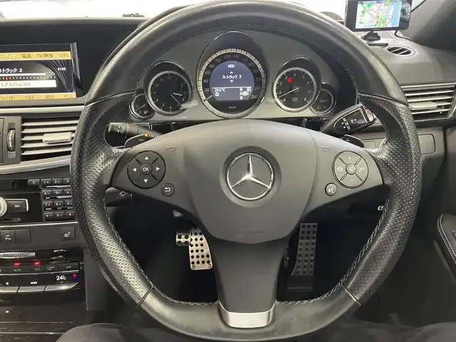 メルセデス・ベンツ Ｅ３５０ アバンギャルドスポーツパッケージ 東京都 2010(平22)年 7.8万km イリジウムシルバー サンルーフ/AMG製革巻きスポーツステアリング/AMG製スポーツシート（運転席・助手席）/AMG製18インチアルミホイール/フルセグテレビ/Bluetooth/スマートキー/前席電動シート/シートヒーター /シートメモリー機能/リアサンシェード/バックカメラ/コーナーセンサー /ウィンカーミラー/トランクスルー/ブラインドスポット/全窓オールオート/ブレーキホールド/ステアリングスイッチリモコン/クルーズコントロール/プッシュスタート/ETC/HID/レーダー探知機/純正フロアマット/メーカー保証書/取扱説明書