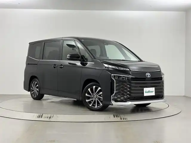 トヨタ ヴォクシー ハイブリッド S－Z 埼玉県 2025(令7)年 0.1万km未満 アティチュードブラックマイカ 純正１０．５インチディスプレイオーディオ　/パノラミックビューモニター　/快適利便ＨＩＧＨ　/ヘッドアップディスプレイ　/ＢＳＭ　/デジタルインナーミラー　/プロジェクトＬＥＤ　/ＥＴＣ２．０　/ユニバーサルステップ