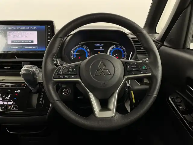 三菱 デリカミニ T プレミアム 新潟県 2025(令7)年 0.1万km未満 アメジストブラック/シルキーホワイト ４WD/登録未使用車/禁煙車/マイパイロット/純正9インチディスプレイオーディオ/　　AM/FM/BT/USB/applecarplay/androidauto/アラウンドビューモニター/両側パワースライドドア/ハンズフリー オートスライドドア/レーダークルーズコントロール/LEDオートライト/ハーフレザーシート/前席シートヒーター/純正15インチアルミホイール付/アイドリングストップ/ステアリングスイッチ/パドルシフト/ステアリングヒーター/電動パーキングブレーキ/オートブレーキホールド/ダウンヒルアシストコントロール/サーキュレーター/リアサンシェード/リアパーソナルデーブル/スペアキー/スマートキー