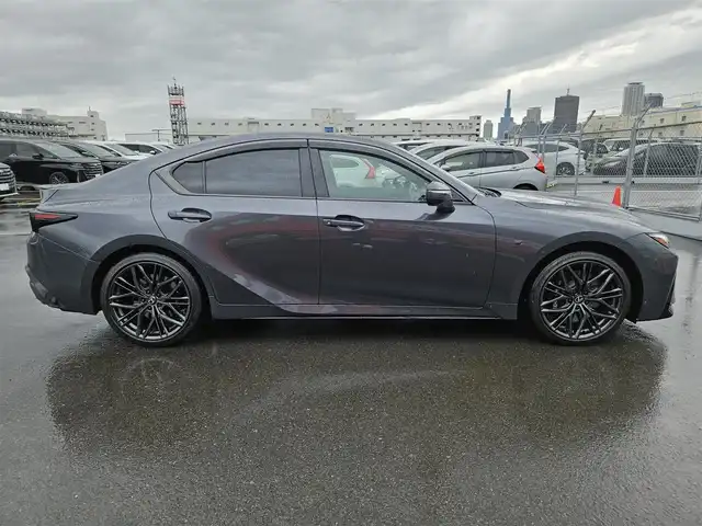 レクサス ＩＳ 500 Fスポーツパフォーマンス 愛知県 2024(令6)年 0.9万km ソニッククロム ワンオーナー/ムーンルーフ/純正10.3型ナビ/　(Bluetooth/DVD/Blu-ray)/フルセグTV/パノラミックビューモニター/ビルトインETC2.0/純正ドライブレコーダー/レーダークルーズコントロール/クリアランスソナー/セーフティシステムプラス/・プリクラッシュセーフティ/・レーントレーシングアシスト/・オートマチックハイビーム/・ロードサインアシスト/・先行車発進告知機能/・ドライバー異常時対応システム/ブラインドスポットモニター/パーキングサポートブレーキ/3連フルLEDヘッドランプ/スエード/革巻きコンビステアリング/パドルシフト/合皮/スエードコンビスポーツシート/前席シートヒーター/ベンチレーション/運転席ポジションメモリー/純正19インチアルミホイール/スマートエントリー/スタートシステム/禁煙車