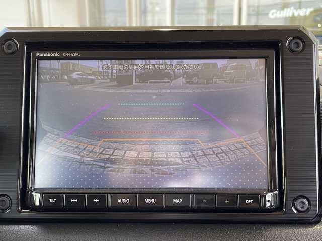 スズキ ジムニー シエラ JC 静岡県 2025(令7)年 0.3万km ミディアムグレー 純正ナビ/・AM/FM/・CD/DVD/・iPod/・SD/・Bluetooth/・フルセグTV/・MEMORY MUSIC/主要装備/・バックカメラ/・運転席＋助手席シートヒーター/・クルーズコントロール/・ＥＴＣ/・レーンキープアシスト/・衝突被害軽減システム/(デュアルセンサーブレーキサポート)/・アイドリングストップ/・コーナーセンサー/・ＬＥＤヘッドライト/・シートカバー/・ヒルディセントコントロール