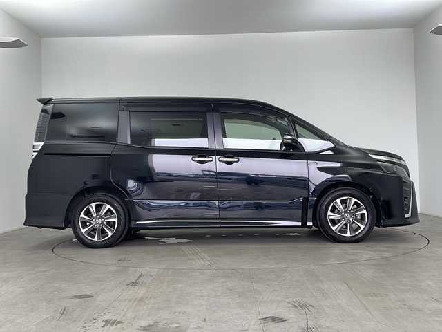 トヨタ ヴォクシー ZS 煌Ⅱ 鹿児島県 2020(令2)年 3.5万km ブラック 純正メーカーOPナビ/（CD/DVD/BT/フルセグTV）/純正12.1インチフリップダウンモニター/両側パワースライドドア/プリクラッシュセーフティ/レーンキープアシスト/クルーズコントロール/オートライト/オートマチックハイビーム/アイドリングストップ/後席サンシェード/スマートキー/プッシュスタート/バックカメラ
