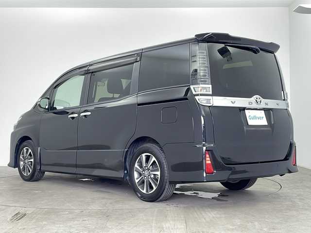 トヨタ ヴォクシー ZS 煌Ⅱ 鹿児島県 2020(令2)年 3.5万km ブラック 純正メーカーOPナビ/（CD/DVD/BT/フルセグTV）/純正12.1インチフリップダウンモニター/両側パワースライドドア/プリクラッシュセーフティ/レーンキープアシスト/クルーズコントロール/オートライト/オートマチックハイビーム/アイドリングストップ/後席サンシェード/スマートキー/プッシュスタート/バックカメラ