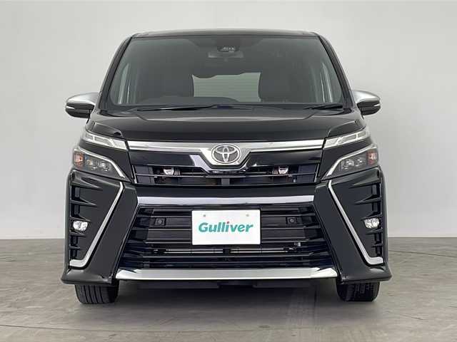 トヨタ ヴォクシー ZS 煌Ⅱ 鹿児島県 2020(令2)年 3.5万km ブラック 純正メーカーOPナビ/（CD/DVD/BT/フルセグTV）/純正12.1インチフリップダウンモニター/両側パワースライドドア/プリクラッシュセーフティ/レーンキープアシスト/クルーズコントロール/オートライト/オートマチックハイビーム/アイドリングストップ/後席サンシェード/スマートキー/プッシュスタート/バックカメラ