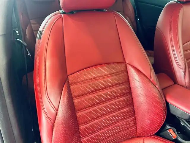 アルファロメオ ジュリエッタ ヴェローチェ 1750 TBI 大阪府 2020(令2)年 1.9万km 黒 赤革/パワーシート/Dシートメモリ/シートヒーター/カロッツェリアナビ/TV/バックカメラ/純正18インチAW/HIDヘッドライト/クリアランスソナー/クルコン/パドルシフト/ETC/ドラレコ/レッドブレーキキャリパー
