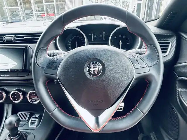 アルファロメオ ジュリエッタ ヴェローチェ 1750 TBI 大阪府 2020(令2)年 1.9万km 黒 赤革/パワーシート/Dシートメモリ/シートヒーター/カロッツェリアナビ/TV/バックカメラ/純正18インチAW/HIDヘッドライト/クリアランスソナー/クルコン/パドルシフト/ETC/ドラレコ/レッドブレーキキャリパー