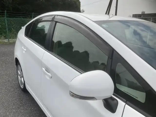 トヨタ プリウス G ツーリングセレクション 埼玉県 2014(平26)年 12.2万km スーパーホワイトⅡ (株)IDOMが運営する【じしゃロン鳩ヶ谷店】の自社ローン専用車両になりますこちらは現金またはオートローンご利用時の価格です。自社ローンご希望の方は別途その旨お申付け下さい/純正SDナビ（NSZA-X64T）/フルセグテレビ/バックカメラ/プッシュスタート/ETC/レーダークルーズコントロール/純正17インチAW/純正LEDヘッドライト/ハーフレザーシート/スマートキー/革巻ステアリング/フォグランプ/ウインカーミラー