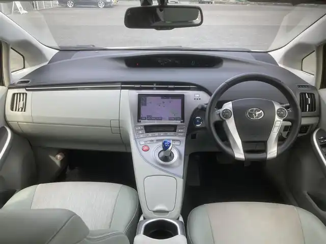 トヨタ プリウス G ツーリングセレクション 埼玉県 2014(平26)年 12.2万km スーパーホワイトⅡ (株)IDOMが運営する【じしゃロン鳩ヶ谷店】の自社ローン専用車両になりますこちらは現金またはオートローンご利用時の価格です。自社ローンご希望の方は別途その旨お申付け下さい/純正SDナビ（NSZA-X64T）/フルセグテレビ/バックカメラ/プッシュスタート/ETC/レーダークルーズコントロール/純正17インチAW/純正LEDヘッドライト/ハーフレザーシート/スマートキー/革巻ステアリング/フォグランプ/ウインカーミラー