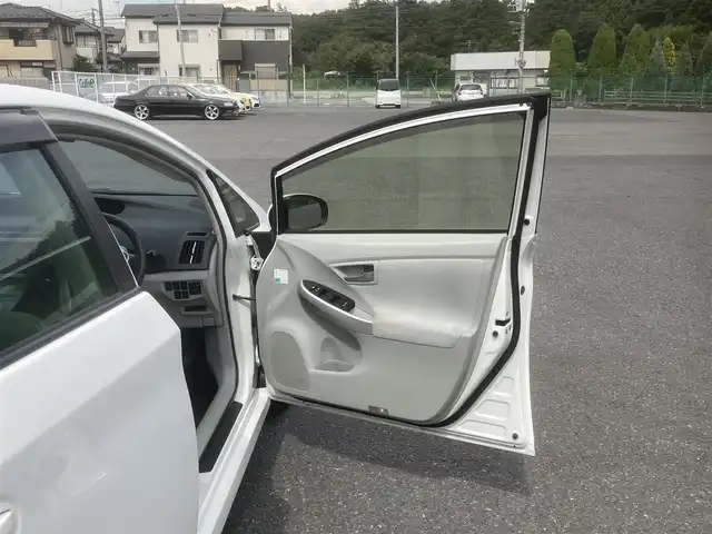 トヨタ プリウス G ツーリングセレクション 埼玉県 2014(平26)年 12.2万km スーパーホワイトⅡ (株)IDOMが運営する【じしゃロン鳩ヶ谷店】の自社ローン専用車両になりますこちらは現金またはオートローンご利用時の価格です。自社ローンご希望の方は別途その旨お申付け下さい/純正SDナビ（NSZA-X64T）/フルセグテレビ/バックカメラ/プッシュスタート/ETC/レーダークルーズコントロール/純正17インチAW/純正LEDヘッドライト/ハーフレザーシート/スマートキー/革巻ステアリング/フォグランプ/ウインカーミラー