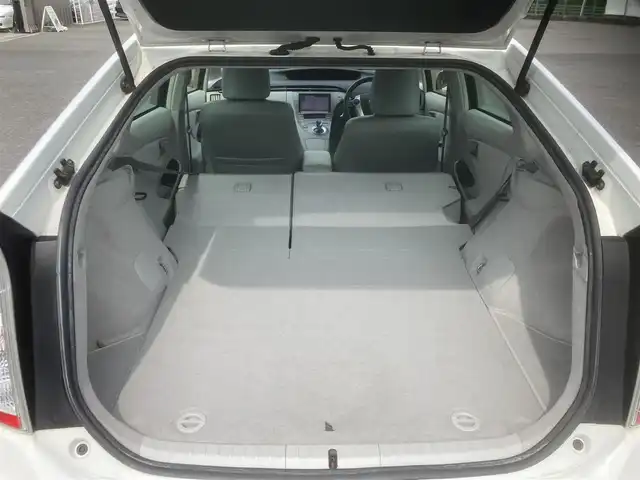 トヨタ プリウス G ツーリングセレクション 埼玉県 2014(平26)年 12.2万km スーパーホワイトⅡ (株)IDOMが運営する【じしゃロン鳩ヶ谷店】の自社ローン専用車両になりますこちらは現金またはオートローンご利用時の価格です。自社ローンご希望の方は別途その旨お申付け下さい/純正SDナビ（NSZA-X64T）/フルセグテレビ/バックカメラ/プッシュスタート/ETC/レーダークルーズコントロール/純正17インチAW/純正LEDヘッドライト/ハーフレザーシート/スマートキー/革巻ステアリング/フォグランプ/ウインカーミラー