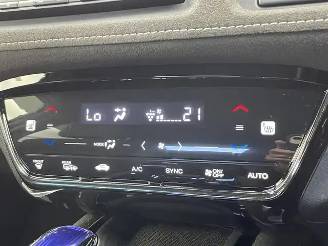 ホンダ ヴェゼル ハイブリッド RS ホンダセンシング 富山県 2017(平29)年 4.3万km ホワイトオーキッドパール 純正ナビ（AM/FM/CD/DVD/USB/BT）/フルセグTV/バックカメラ/衝突被害軽減ブレーキ/アダプティブクルーズコントロール/レーンキープアシスト/オートLEDライト/ビルトインETC/パドルシフト/ハーフレザーシート/前席シートヒーター/スマートキー×２/プッシュスタート/純正フロアマット/取扱説明書/保証書