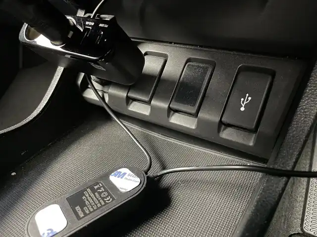 ホンダ ヴェゼル ハイブリッド RS ホンダセンシング 富山県 2017(平29)年 4.3万km ホワイトオーキッドパール 純正ナビ（AM/FM/CD/DVD/USB/BT）/フルセグTV/バックカメラ/衝突被害軽減ブレーキ/アダプティブクルーズコントロール/レーンキープアシスト/オートLEDライト/ビルトインETC/パドルシフト/ハーフレザーシート/前席シートヒーター/スマートキー×２/プッシュスタート/純正フロアマット/取扱説明書/保証書