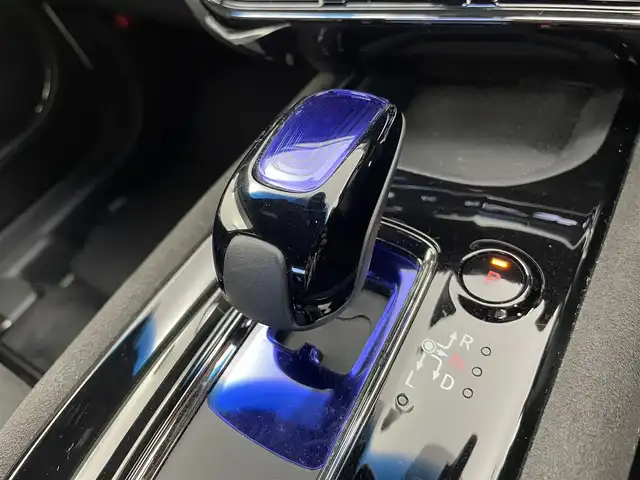 ホンダ ヴェゼル ハイブリッド RS ホンダセンシング 富山県 2017(平29)年 4.3万km ホワイトオーキッドパール 純正ナビ（AM/FM/CD/DVD/USB/BT）/フルセグTV/バックカメラ/衝突被害軽減ブレーキ/アダプティブクルーズコントロール/レーンキープアシスト/オートLEDライト/ビルトインETC/パドルシフト/ハーフレザーシート/前席シートヒーター/スマートキー×２/プッシュスタート/純正フロアマット/取扱説明書/保証書