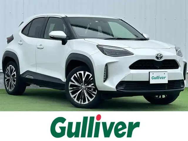 トヨタ ヤリスクロス ハイブリッド Z 香川県 2022(令4)年 2.5万km プラチナホワイトパールマイカ 純正ディスプレイオーディオ/【TV、BT、ナビ】/パノラマミックビューモニターOP/電動リアゲートOP/トヨタセーフティーセンス/・プリクラッシュ【衝突軽減】/・LDA【車線脱警報】/・ブラインドスポットモニター/ハーフレザーシート/シートヒーター/D席パワーシート/ハンドルヒーター/LEDヘッドライト/オートマチックハイビーム/革巻きステアリング/ステアリングスイッチ/レーダークルーズコントロール/ETC/純正AW18インチ/スマートキー/プッシュスタート