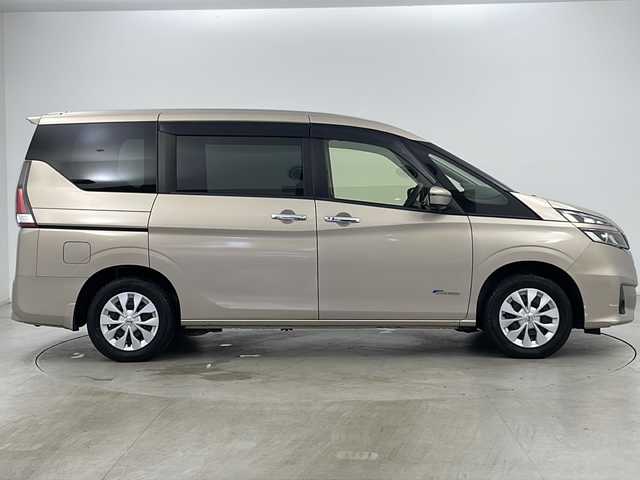 日産 セレナ X Vセレクション 道央・札幌 2018(平30)年 7.6万km カシミヤグレージュ ・4WD/・寒冷地仕様/・純正ナビ&CD&DVD&SD&BT&フルセグ/・両側パワースライドドア/・アラウンドビューモニター/・プロパイロット/・レーダークルーズコントロール/・パーキングアシスト/・デジタルインナーミラー/・純正前方ドライブレコーダー/・ステアリングスイッチ/・純正フロアマット/・LEDヘッドライト/・オートライト/・スマートキー
