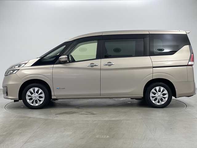 日産 セレナ X Vセレクション 道央・札幌 2018(平30)年 7.6万km カシミヤグレージュ ・4WD/・寒冷地仕様/・純正ナビ&CD&DVD&SD&BT&フルセグ/・両側パワースライドドア/・アラウンドビューモニター/・プロパイロット/・レーダークルーズコントロール/・パーキングアシスト/・デジタルインナーミラー/・純正前方ドライブレコーダー/・ステアリングスイッチ/・純正フロアマット/・LEDヘッドライト/・オートライト/・スマートキー