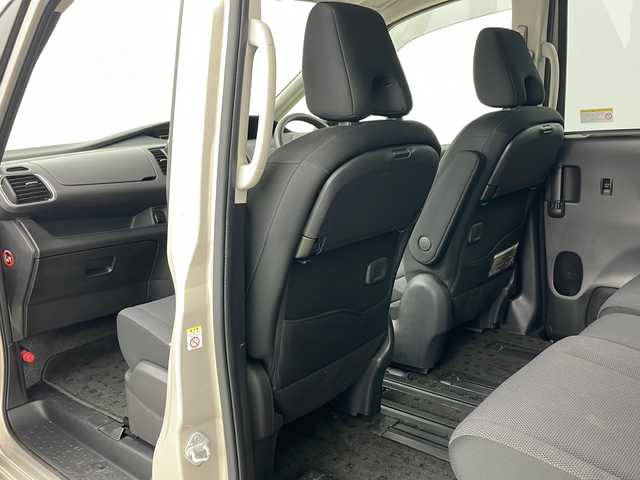 日産 セレナ X Vセレクション 道央・札幌 2018(平30)年 7.6万km カシミヤグレージュ ・4WD/・寒冷地仕様/・純正ナビ&CD&DVD&SD&BT&フルセグ/・両側パワースライドドア/・アラウンドビューモニター/・プロパイロット/・レーダークルーズコントロール/・パーキングアシスト/・デジタルインナーミラー/・純正前方ドライブレコーダー/・ステアリングスイッチ/・純正フロアマット/・LEDヘッドライト/・オートライト/・スマートキー