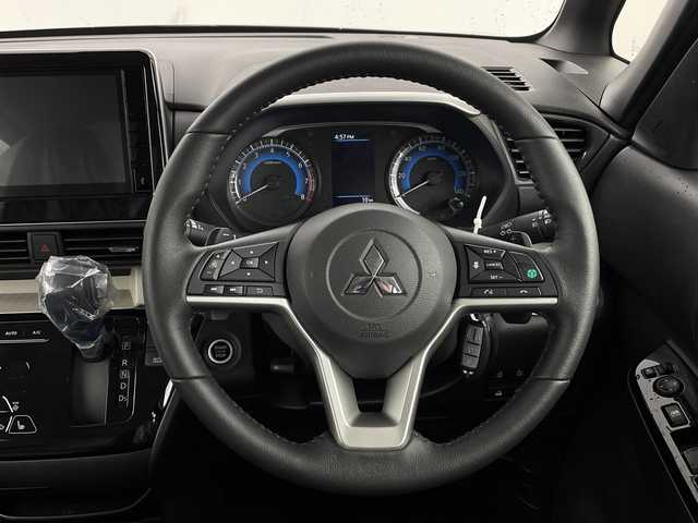 三菱 デリカミニ T プレミアム 新潟県 2025(令7)年 0.1千km 緑Ⅱ 4WD/MI-PILOT/純正9インチディスプレイオーディオ/Bluetooth/アラウンドビューモニター/両側パワースライド/レーダークルーズコントロール/LEDオートライト/ハーフレザーシート/シートヒーター/純正15インチアルミホイール/ルーフレール/デジタルインナーミラー/パドルシフト/電格ミラー/ウィンカーミラー/ステアリングヒーター/スマートキー