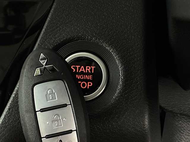 三菱 デリカミニ T プレミアム 新潟県 2025(令7)年 0.1千km 緑Ⅱ 4WD/MI-PILOT/純正9インチディスプレイオーディオ/Bluetooth/アラウンドビューモニター/両側パワースライド/レーダークルーズコントロール/LEDオートライト/ハーフレザーシート/シートヒーター/純正15インチアルミホイール/ルーフレール/デジタルインナーミラー/パドルシフト/電格ミラー/ウィンカーミラー/ステアリングヒーター/スマートキー