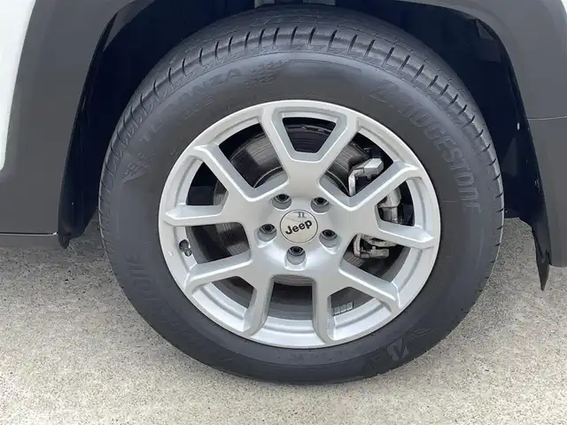 クライスラー・ジープ ジープ レネゲード リミテッド 東京都 2022(令4)年 0.4万km 白 純正ナビ/フルセグTV/Bluetooth接続/バックモニター/レザーシート/シートヒーター/ステアリングヒーター/アダプティブクルーズコントロール/ブラインドスポットモニター/レーンキープアシスト/衝突被害軽減ブレーキ/オートワイパー/アイドリングストップ/パークセンス/スマートキー/プッシュスタート/前後ドライブレコーダー