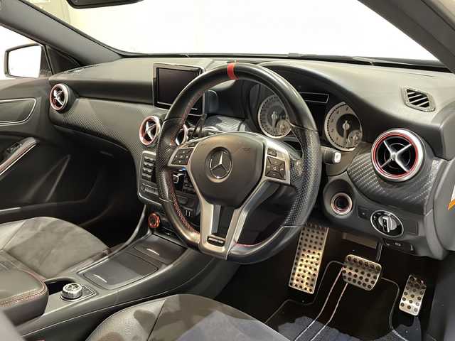 メルセデス・ベンツ Ａ１８０ スポーツ 新潟県 2015(平27)年 8.6万km カルサイトホワイト レーダーセーフティパッケージ/-ブラインドスポットアシスト/-ディストロニックプラス/-CPAプラス/-PRE SAFE/純正HDDナビ/フルセグTV/BLITZ車高調/リアウィング/ETC