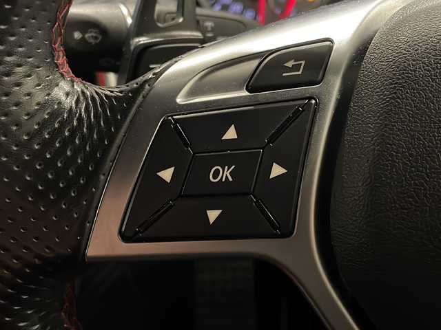 メルセデス・ベンツ Ａ１８０ スポーツ 新潟県 2015(平27)年 8.6万km カルサイトホワイト レーダーセーフティパッケージ/-ブラインドスポットアシスト/-ディストロニックプラス/-CPAプラス/-PRE SAFE/純正HDDナビ/フルセグTV/BLITZ車高調/リアウィング/ETC