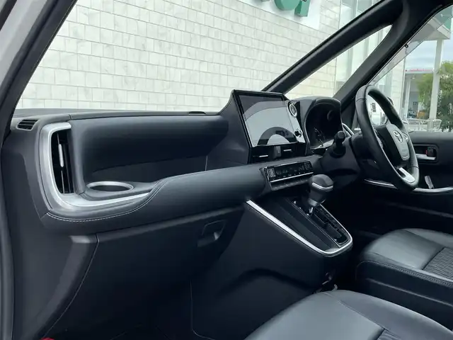 トヨタ ノア S－Z 宮崎県 2023(令5)年 1.3万km ホワイトパールクリスタルシャイン ワンオーナー/純正ナビ/(AM.FM.Bluetooth.DVD.CD)/バックカメラ/クリアランスソナー/両側パワースライドドア/シートヒーター/ハーフレザー/レーダークルーズコントロール/プリクラッシュセーフティー/LEDライト/ドアバイザー/純正フロアマット/純正ユニバーサルステップ/スマートキー/スペアキー