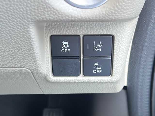 ホンダ Ｎ ＢＯＸ G L ターボ ホンダセンシング 長野県 2020(令2)年 3.5万km ルナシルバーM 禁煙車/4WD/ターボ/社外ナビ【AVIC-RZ003】/(Bluetooth/SD)/ホンダセンシング/・衝突軽減ブレーキ/・誤発進抑制機能/・歩行者事故低減ステアリング/・路外逸脱抑制機能/・アダプティブクルーズコントロール/・車線維持支援システム/・先行車発進お知らせ機能/・標識認識機能/・後方誤発進抑制機能/・オートハイビーム/バックカメラ/ビルトインETC/両側パワースライドドア/ドライブレコーダー/シートヒーター/革巻きステアリング/パドルシフト/ステアリングスイッチ/リアサンシェード/ベンチシート/LEDヘッドライト/オートライト/スマートキー/Pスタート/電動格納ミラー