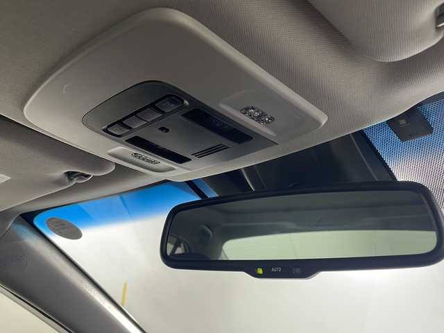 トヨタ カムリ WSレザーパッケージ 沖縄県 2019(平31)年 4.7万km プラチナホワイトパールマイカ 禁煙車　/純正８インチナビ[B9108]　/（フルセグTV CD DVD Bluetooth）/ムーンルーフ　/バックカメラ　/前方ドライブレコーダー　/電動パーキングブレーキ　/Toyota Safety Sense/・PCS（プリクラッシュセーフティ）/・LDA（レーンディパーチャーアラート）/・AHB（オートマチックハイビーム）/ＨＵＤ（ヘッドアップディスプレイ）　/ＢＳＭ（ブラインドスポットモニター）　/ＡＣ１００Ｖ　/ビルトインＥＴＣ　/レザーシート/パワーシート/シートヒーター