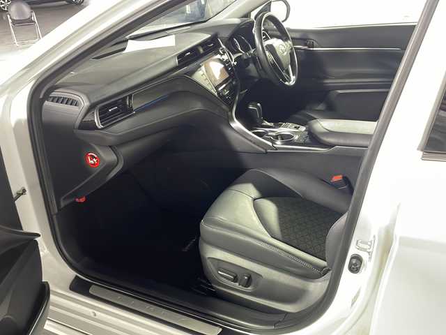 トヨタ カムリ WSレザーパッケージ 沖縄県 2019(平31)年 4.7万km プラチナホワイトパールマイカ 禁煙車　/純正８インチナビ[B9108]　/（フルセグTV CD DVD Bluetooth）/ムーンルーフ　/バックカメラ　/前方ドライブレコーダー　/電動パーキングブレーキ　/Toyota Safety Sense/・PCS（プリクラッシュセーフティ）/・LDA（レーンディパーチャーアラート）/・AHB（オートマチックハイビーム）/ＨＵＤ（ヘッドアップディスプレイ）　/ＢＳＭ（ブラインドスポットモニター）　/ＡＣ１００Ｖ　/ビルトインＥＴＣ　/レザーシート/パワーシート/シートヒーター