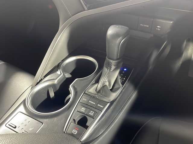 トヨタ カムリ WSレザーパッケージ 沖縄県 2019(平31)年 4.7万km プラチナホワイトパールマイカ 禁煙車　/純正８インチナビ[B9108]　/（フルセグTV CD DVD Bluetooth）/ムーンルーフ　/バックカメラ　/前方ドライブレコーダー　/電動パーキングブレーキ　/Toyota Safety Sense/・PCS（プリクラッシュセーフティ）/・LDA（レーンディパーチャーアラート）/・AHB（オートマチックハイビーム）/ＨＵＤ（ヘッドアップディスプレイ）　/ＢＳＭ（ブラインドスポットモニター）　/ＡＣ１００Ｖ　/ビルトインＥＴＣ　/レザーシート/パワーシート/シートヒーター