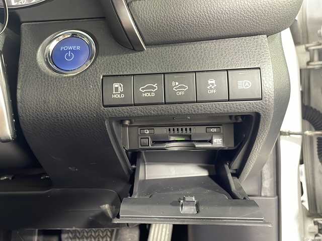 トヨタ カムリ WSレザーパッケージ 沖縄県 2019(平31)年 4.7万km プラチナホワイトパールマイカ 禁煙車　/純正８インチナビ[B9108]　/（フルセグTV CD DVD Bluetooth）/ムーンルーフ　/バックカメラ　/前方ドライブレコーダー　/電動パーキングブレーキ　/Toyota Safety Sense/・PCS（プリクラッシュセーフティ）/・LDA（レーンディパーチャーアラート）/・AHB（オートマチックハイビーム）/ＨＵＤ（ヘッドアップディスプレイ）　/ＢＳＭ（ブラインドスポットモニター）　/ＡＣ１００Ｖ　/ビルトインＥＴＣ　/レザーシート/パワーシート/シートヒーター