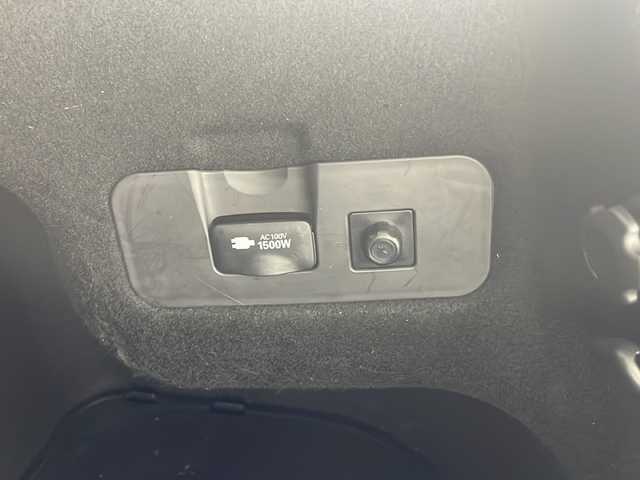 トヨタ カムリ WSレザーパッケージ 沖縄県 2019(平31)年 4.7万km プラチナホワイトパールマイカ 禁煙車　/純正８インチナビ[B9108]　/（フルセグTV CD DVD Bluetooth）/ムーンルーフ　/バックカメラ　/前方ドライブレコーダー　/電動パーキングブレーキ　/Toyota Safety Sense/・PCS（プリクラッシュセーフティ）/・LDA（レーンディパーチャーアラート）/・AHB（オートマチックハイビーム）/ＨＵＤ（ヘッドアップディスプレイ）　/ＢＳＭ（ブラインドスポットモニター）　/ＡＣ１００Ｖ　/ビルトインＥＴＣ　/レザーシート/パワーシート/シートヒーター