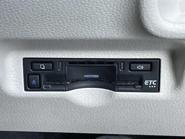 トヨタ シエンタ Z 東京都 2023(令5)年 1.8万km アーバンカーキ 純正10.5型ナビ/バックカメラ/両側電動スライドドア/ETC/フルセグTV/Bluetooth/CD/DVD/innoルーフキャリア/ドライブレコーダー/スマートキー/純正バイザー/社外マット/ブラインドスポットモニター/衝突軽減装置/車線逸脱警報装置/横滑り防止装置