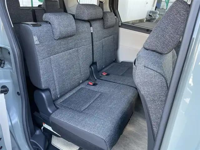 トヨタ シエンタ Z 東京都 2023(令5)年 1.8万km アーバンカーキ 純正10.5型ナビ/バックカメラ/両側電動スライドドア/ETC/フルセグTV/Bluetooth/CD/DVD/innoルーフキャリア/ドライブレコーダー/スマートキー/純正バイザー/社外マット/ブラインドスポットモニター/衝突軽減装置/車線逸脱警報装置/横滑り防止装置