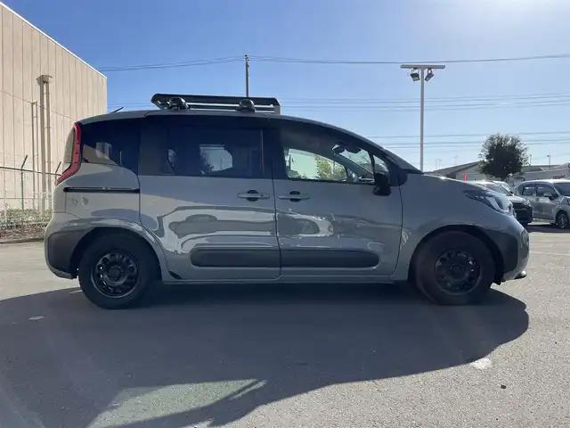 トヨタ シエンタ Z 東京都 2023(令5)年 1.8万km アーバンカーキ 純正10.5型ナビ/バックカメラ/両側電動スライドドア/ETC/フルセグTV/Bluetooth/CD/DVD/innoルーフキャリア/ドライブレコーダー/スマートキー/純正バイザー/社外マット/ブラインドスポットモニター/衝突軽減装置/車線逸脱警報装置/横滑り防止装置