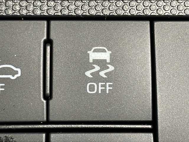 ダイハツ タフト G ダーククロムベンチャー 神奈川県 2025(令7)年 0.1千km ブラックマイカメタリック 届出済未使用車/ガラスルーフ/純正オプション15インチAW/前席シートヒーター/アダプティブクルーズコントロール/衝突軽減ブレーキ/レーンキープアシスト/前後コーナーセンサー/LEDヘッドライト/オートライト/オートハイビーム/アイドリングストップ/電動パーキングブレーキ/オートブレーキホールド/プッシュスタート/スマートキー×２