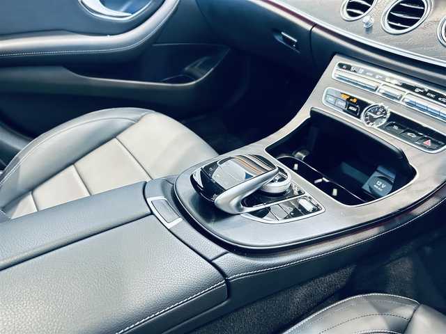 メルセデス・ベンツ Ｍ・ベンツ Ｅ３００ アバンギャルド スポーツ 大阪府 2019(令1)年 1.7万km オブシディアンブラック レザーエクスクルーシブP/レーダーセーフティ/サンルーフ/黒革/メモリ付きパワーシート/シートヒーター/純正ナビ/TV/360度カメラ/applecarplay/HUD/ACC/ブルメスター/純正19インチAW/LEDヘッドライト/電動リアゲート/アンビエントライト/ブラインドスポット