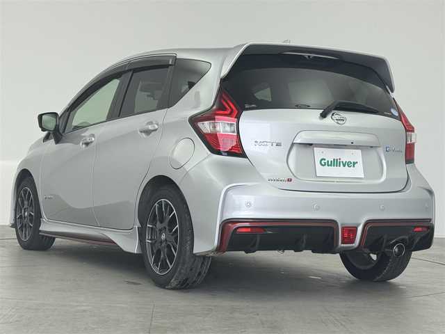日産 ノート e－パワー ニスモ 愛知県 2017(平29)年 3.9万km ブリリアントシルバー 純正ナビ　/（フルセグ／ＢＴ／ＣＤ／ＤＶＤ）　/全方位モニター　/衝突軽減システム　/レーンキープアシスト　/コーナーセンサー　/デジタルインナーミラー　/オートライト　/電動格納ミラー　/ドライブレコーダー　/ETC　/純正AW