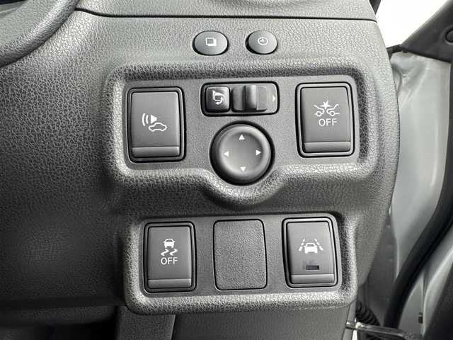 日産 ノート e－パワー ニスモ 愛知県 2017(平29)年 3.9万km ブリリアントシルバー 純正ナビ　/（フルセグ／ＢＴ／ＣＤ／ＤＶＤ）　/全方位モニター　/衝突軽減システム　/レーンキープアシスト　/コーナーセンサー　/デジタルインナーミラー　/オートライト　/電動格納ミラー　/ドライブレコーダー　/ETC　/純正AW