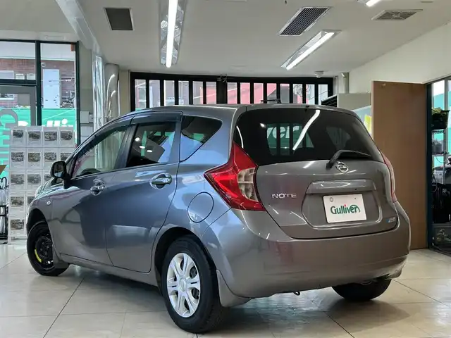 日産 ノート X DIG－S 東京都 2013(平25)年 7.6万km ダークメタルグレー 純正オーディオ/(CD／AUX)/ドアバイザー/純正フロアマット/アイドリングストップ/電動格納ミラー/ISOFIX/ETC/ドアバイザー/Wエアバック＋ABS/取扱説明書