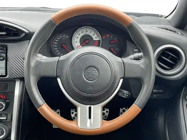 トヨタ ８６ GT リミテッド 福岡県 2016(平28)年 3.6万km クリスタルホワイトパール 純正ナビ/ハーフレザー/クルーズコントロール/リアスポイラー/純正１７アルミ/シートヒーター/フルセグＴＶ/ＣＤ／ＤＶＤ再生/ブルートゥース/ＥＴＣ/スマートキー/プッシュスタート/ＨＩＤヘッドライト