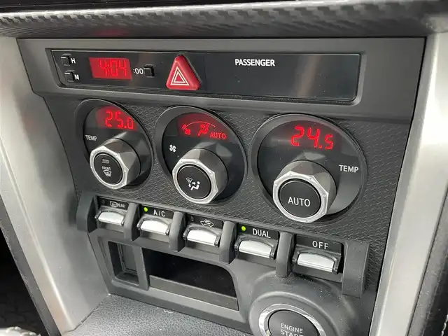トヨタ ８６ GT リミテッド 福岡県 2016(平28)年 3.6万km クリスタルホワイトパール 純正ナビ/ハーフレザー/クルーズコントロール/リアスポイラー/純正１７アルミ/シートヒーター/フルセグＴＶ/ＣＤ／ＤＶＤ再生/ブルートゥース/ＥＴＣ/スマートキー/プッシュスタート/ＨＩＤヘッドライト