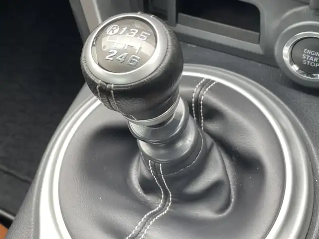 トヨタ ８６ GT リミテッド 福岡県 2016(平28)年 3.6万km クリスタルホワイトパール 純正ナビ/ハーフレザー/クルーズコントロール/リアスポイラー/純正１７アルミ/シートヒーター/フルセグＴＶ/ＣＤ／ＤＶＤ再生/ブルートゥース/ＥＴＣ/スマートキー/プッシュスタート/ＨＩＤヘッドライト