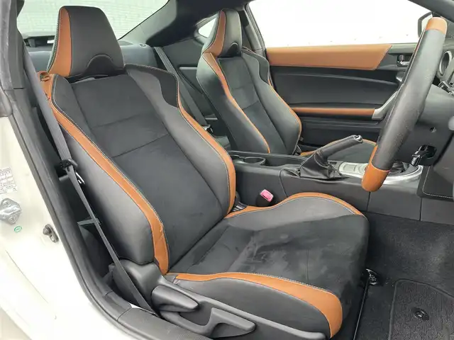 トヨタ ８６ GT リミテッド 福岡県 2016(平28)年 3.6万km クリスタルホワイトパール 純正ナビ/ハーフレザー/クルーズコントロール/リアスポイラー/純正１７アルミ/シートヒーター/フルセグＴＶ/ＣＤ／ＤＶＤ再生/ブルートゥース/ＥＴＣ/スマートキー/プッシュスタート/ＨＩＤヘッドライト