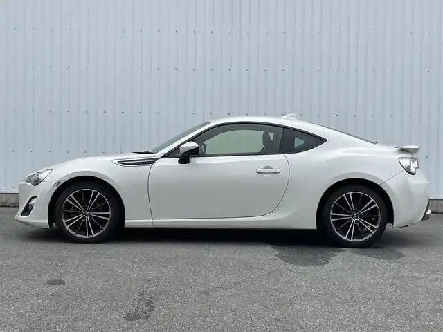 トヨタ ８６ GT リミテッド 福岡県 2016(平28)年 3.6万km クリスタルホワイトパール 純正ナビ/ハーフレザー/クルーズコントロール/リアスポイラー/純正１７アルミ/シートヒーター/フルセグＴＶ/ＣＤ／ＤＶＤ再生/ブルートゥース/ＥＴＣ/スマートキー/プッシュスタート/ＨＩＤヘッドライト