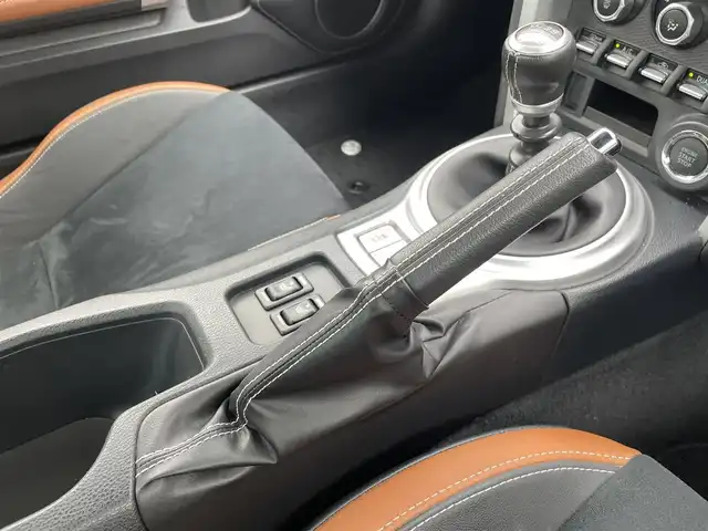 トヨタ ８６ GT リミテッド 福岡県 2016(平28)年 3.6万km クリスタルホワイトパール 純正ナビ/ハーフレザー/クルーズコントロール/リアスポイラー/純正１７アルミ/シートヒーター/フルセグＴＶ/ＣＤ／ＤＶＤ再生/ブルートゥース/ＥＴＣ/スマートキー/プッシュスタート/ＨＩＤヘッドライト