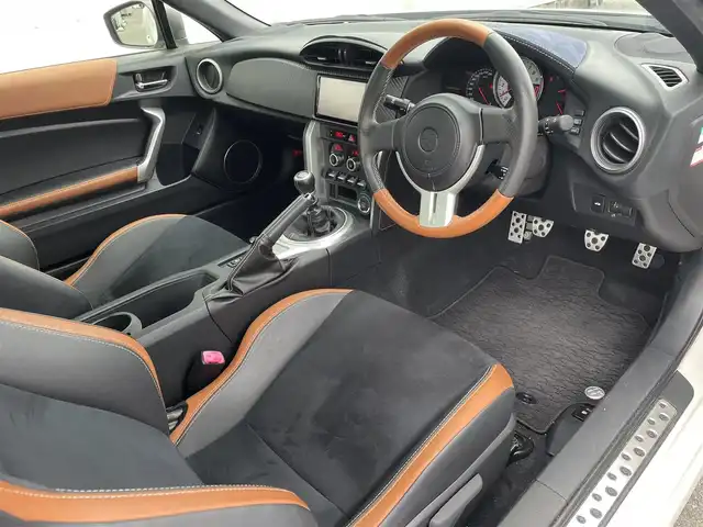トヨタ ８６ GT リミテッド 福岡県 2016(平28)年 3.6万km クリスタルホワイトパール 純正ナビ/ハーフレザー/クルーズコントロール/リアスポイラー/純正１７アルミ/シートヒーター/フルセグＴＶ/ＣＤ／ＤＶＤ再生/ブルートゥース/ＥＴＣ/スマートキー/プッシュスタート/ＨＩＤヘッドライト