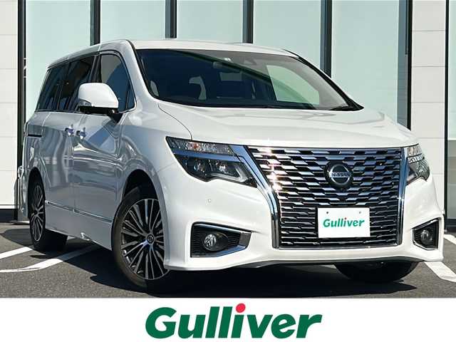 日産 エルグランド 250ハイウェイスターS 岐阜県 2022(令4)年 2.4万km ピュアホワイトパール 登録時走行距離23475km/社外SDナビ　/後席モニター　/レーダークルーズコントロール　/ＥＴＣ　/全方位カメラ　/両側パワースライドドア/衝突軽減システム　/盗難防止装置　/横滑り防止装置　/前後コーナーセンサー　/レーンキープアシスト　/ＬＥＤヘッドライト/オートライト/プッシュスタート/スマートキー/スペアキー1本/iPod接続/純正18インチアルミホイール/社外フロアマット
