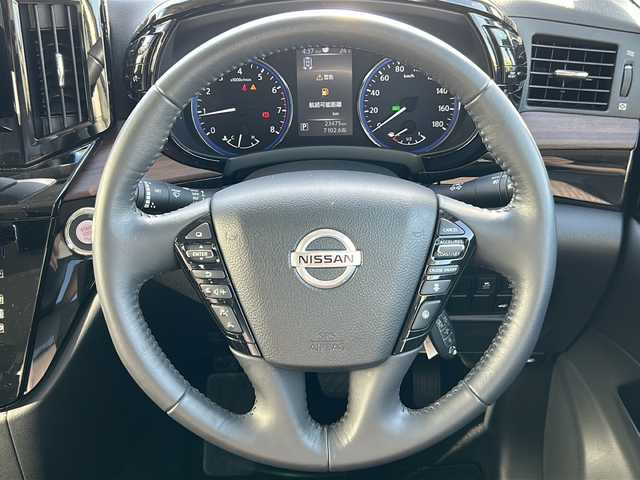 日産 エルグランド 250ハイウェイスターS 岐阜県 2022(令4)年 2.4万km ピュアホワイトパール 登録時走行距離23475km/社外SDナビ　/後席モニター　/レーダークルーズコントロール　/ＥＴＣ　/全方位カメラ　/両側パワースライドドア/衝突軽減システム　/盗難防止装置　/横滑り防止装置　/前後コーナーセンサー　/レーンキープアシスト　/ＬＥＤヘッドライト/オートライト/プッシュスタート/スマートキー/スペアキー1本/iPod接続/純正18インチアルミホイール/社外フロアマット